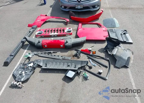 2018 Jeep Wrangler Jk Unlimited Sahara 4X4 from USA, damaged, VIN 1C4BJWEGXJL937520